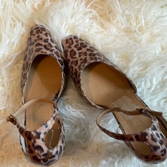 WILDLIFE PRINT HEELS WITH ANKLE STRAPS IN SIZE 6 by BIJOU - Picture 8 of 10